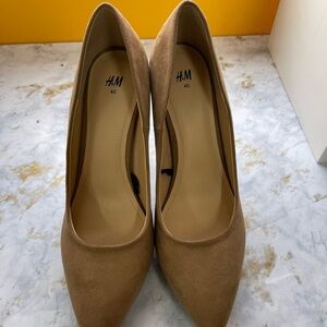 H&M faux suede pumps *NEW*